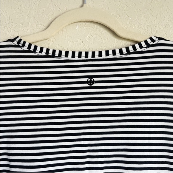 Lululemon weekend stripe black white gray long sleeves curve hem - Picture 3 of 3